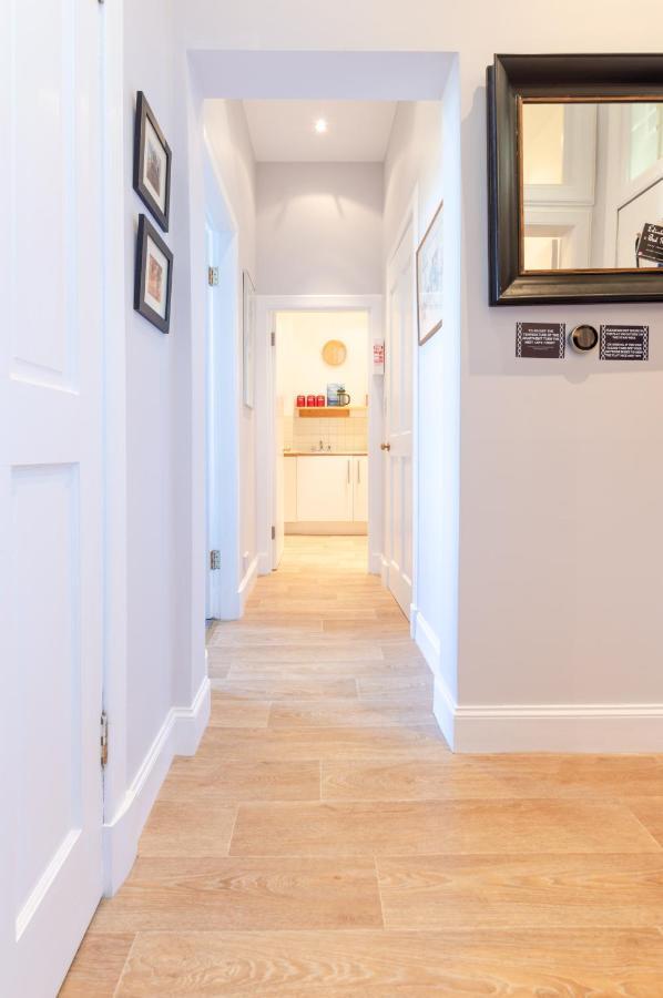 Beautiful Center 1 Bed With Park View Appartamento