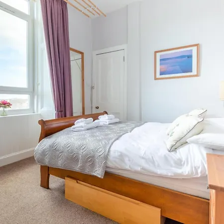 Beautiful City Center 1 Bed Apartment With Park View Edinburgh Exterior photo