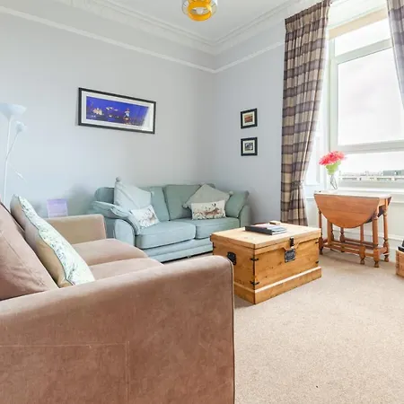 Beautiful City Center 1 Bed Apartment With Park View Edinburgh Exterior photo
