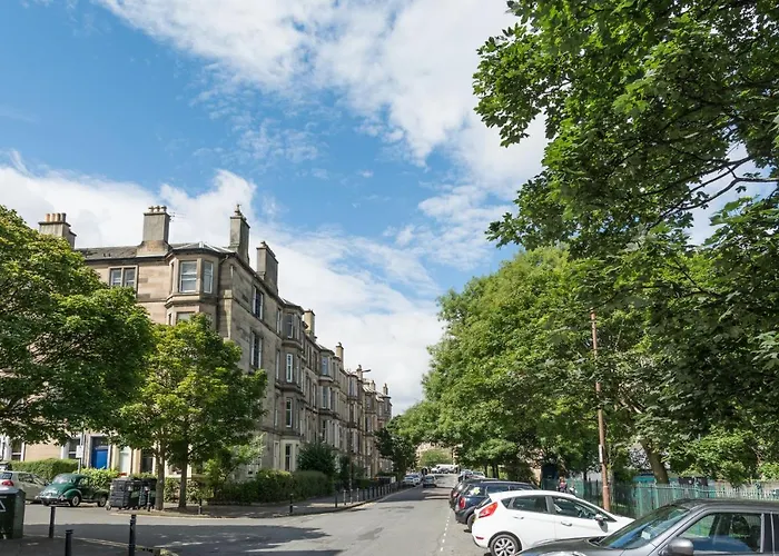 Beautiful City Center 1 Bed Apartment With Park View
