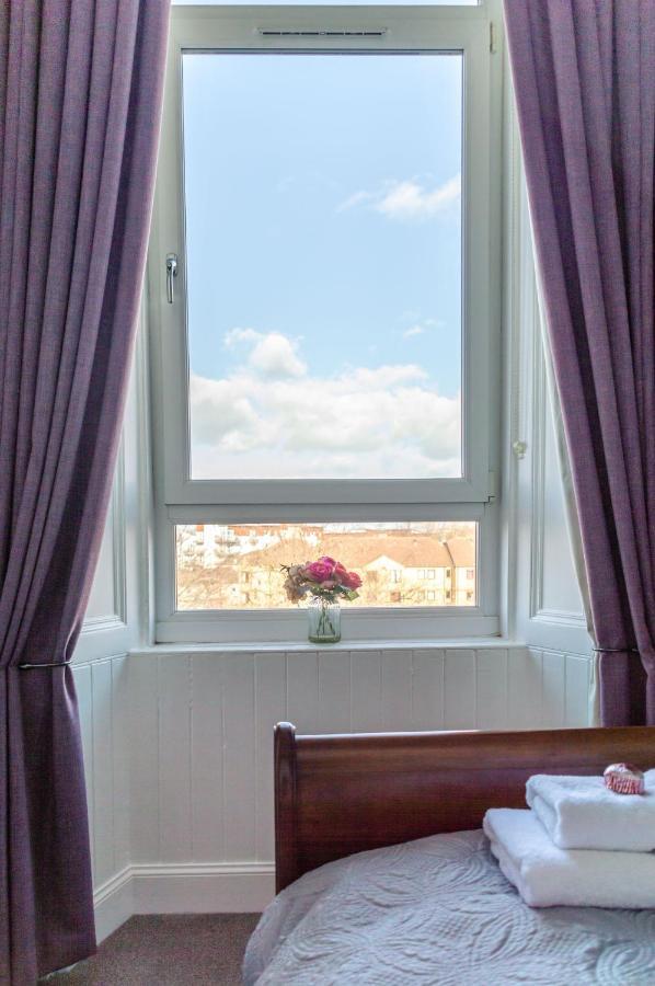 Beautiful Center 1 Bed With Park View