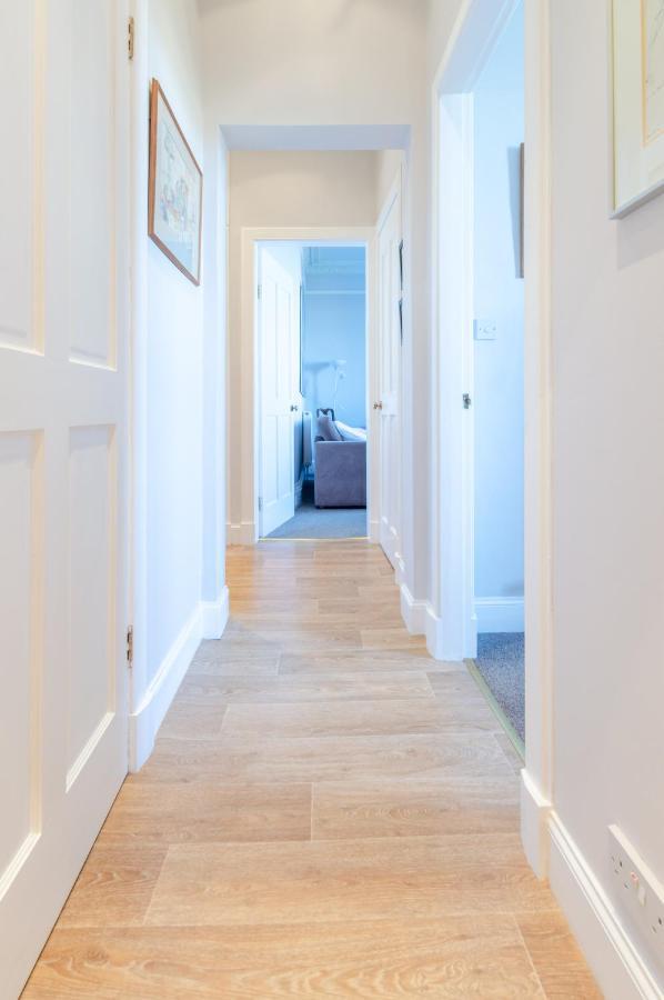 Beautiful Center 1 Bed With Park View Апартаменты